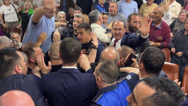 Akçakoca Meclisi Başkan Vekilini Seçti Salonda Arbede Yaşandı