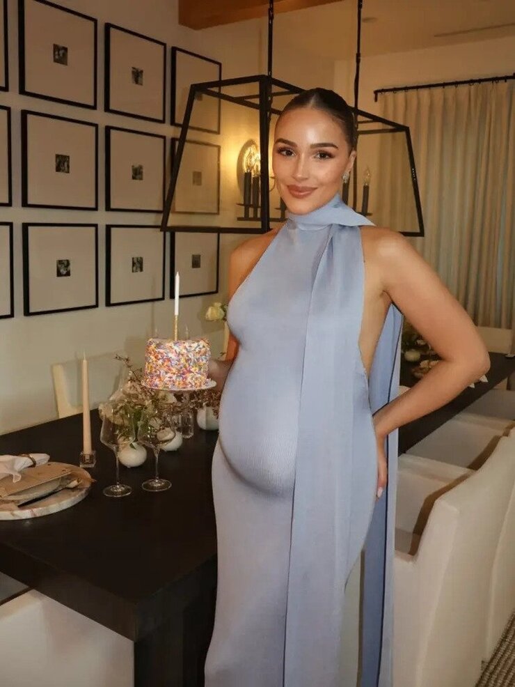 Olivia Culpo İkinci Bebeğini Karnında Taşırken İlk Kızını Kucağında Sergiledi
