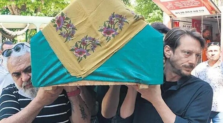 Beyza Şekerci Babaannesini Bayramda Duygusal Bir Paylaşımla Andı