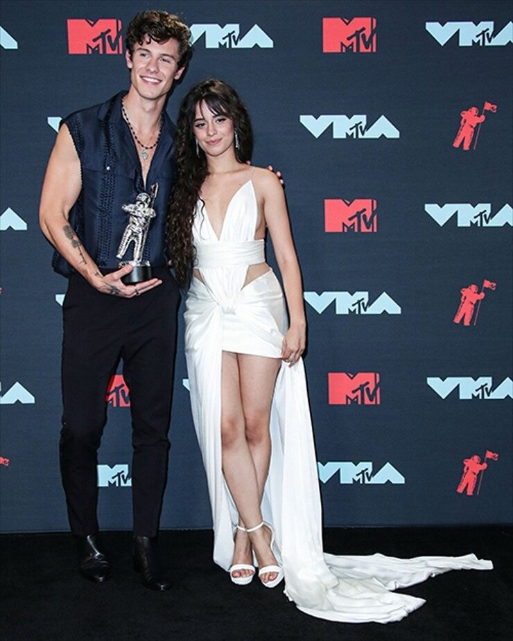 Camila Cabello 18 Aylık İlişkisini Bitirdi