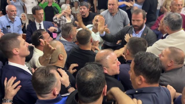 Akçakoca Meclisi Başkan Vekilini Seçti Salonda Arbede Yaşandı