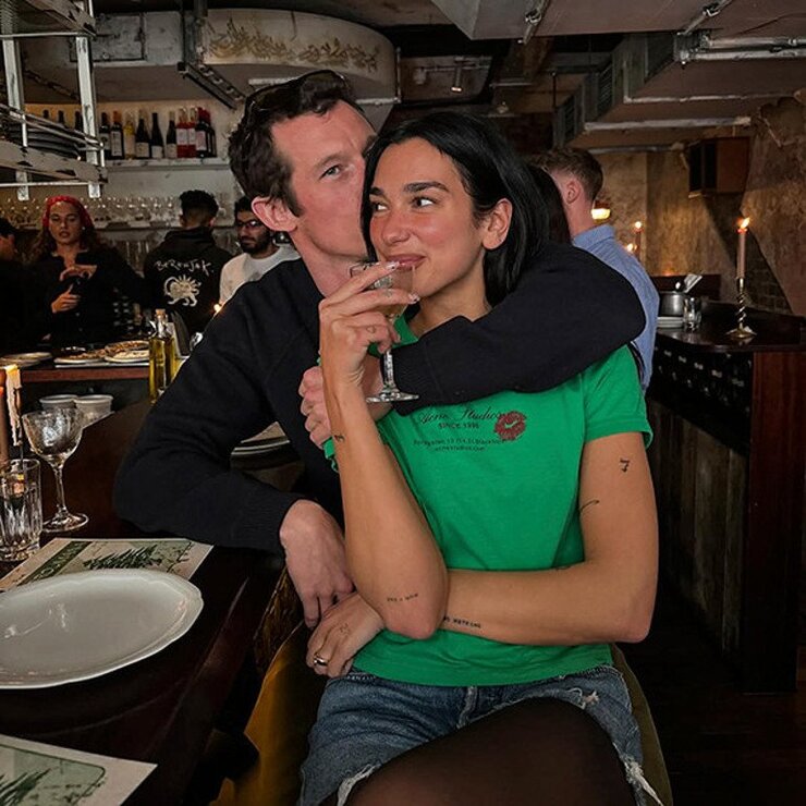 Dua Lipa Ve Callum Turner Londra'da Evlendi