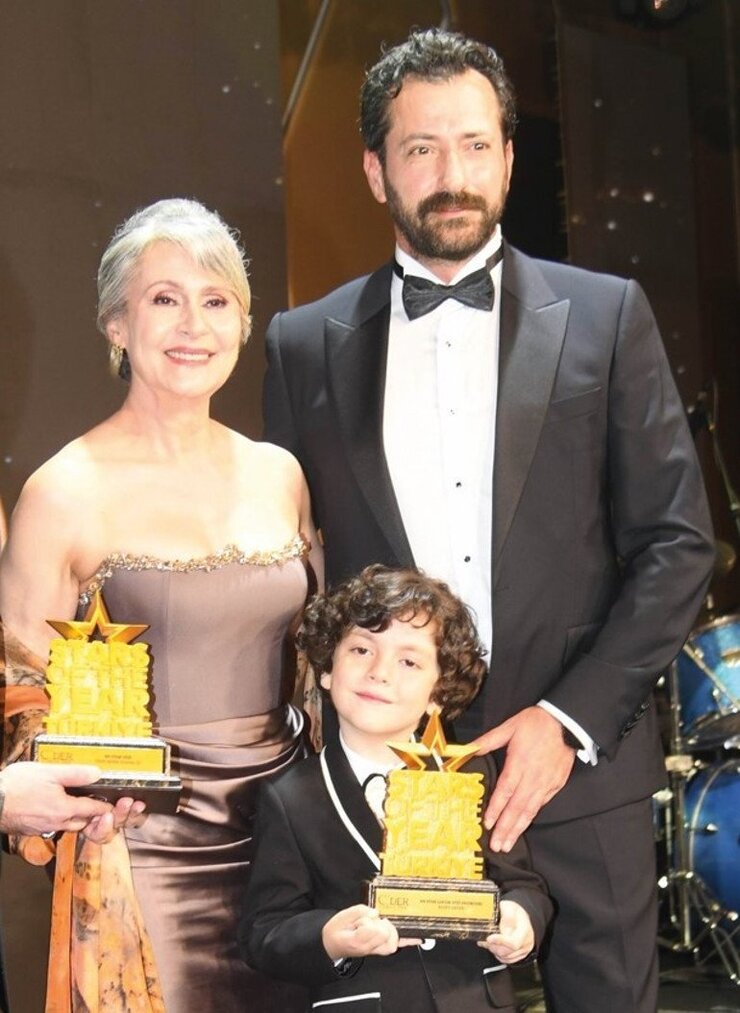Deniz Bayramoğlu Yılın En İyi Erkek Haber Sunucusu Seçildi
