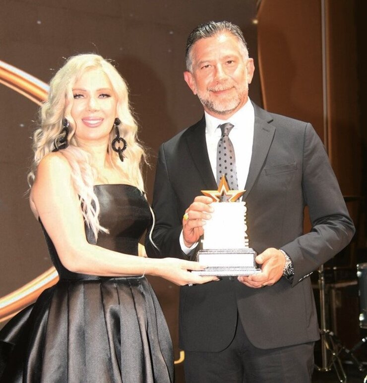 Deniz Bayramoğlu Yılın En İyi Erkek Haber Sunucusu Seçildi
