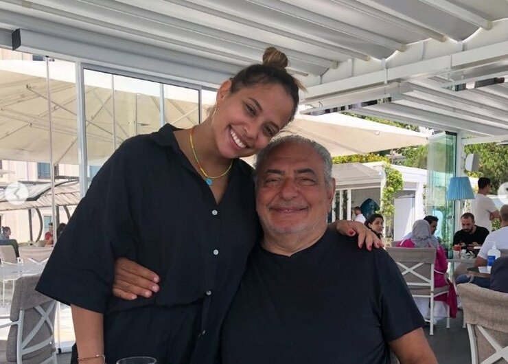 Ayşe Nazlı Babasını Yürek Burkan Sözlerle Uğurladı