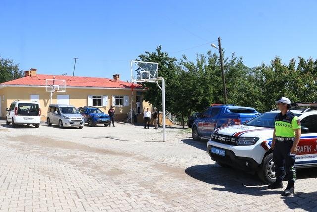 Narin Güran'ın Köyünde Tek Adaylı Ara Seçim Yapıldı
