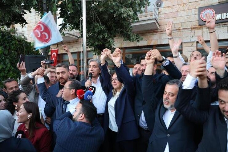 Erdoğan Ara Seçim Zaferini Telefonda Kutladı