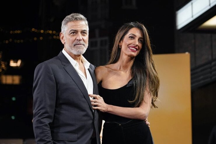 Amal Clooney Hamilelik İddialarını Yeniden Alevlendirdi