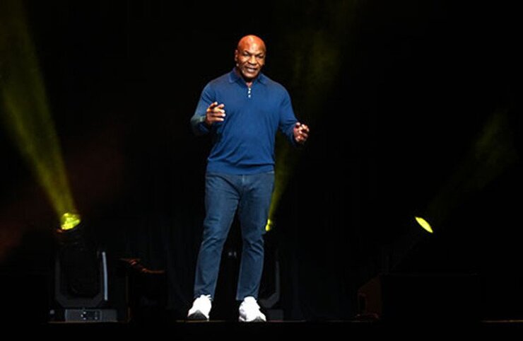 Mike Tyson Eski Eşini Brad Pitt İle Kendi Arabasında Bastırdı