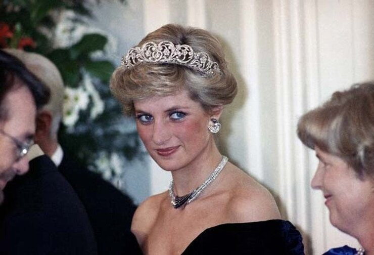 Spencer Tacı Kraliyet Ailesine Geçmedi Diana'nın Mirası Aile Mülkiyetinde Kaldı