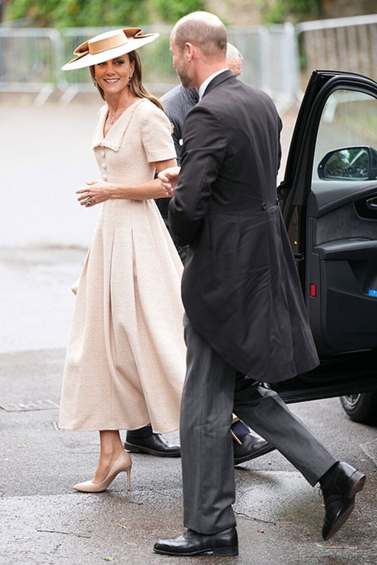 Kral Charles Prenses Beatrice Ve Eugenie Yi Saraydan Çıkarıyor