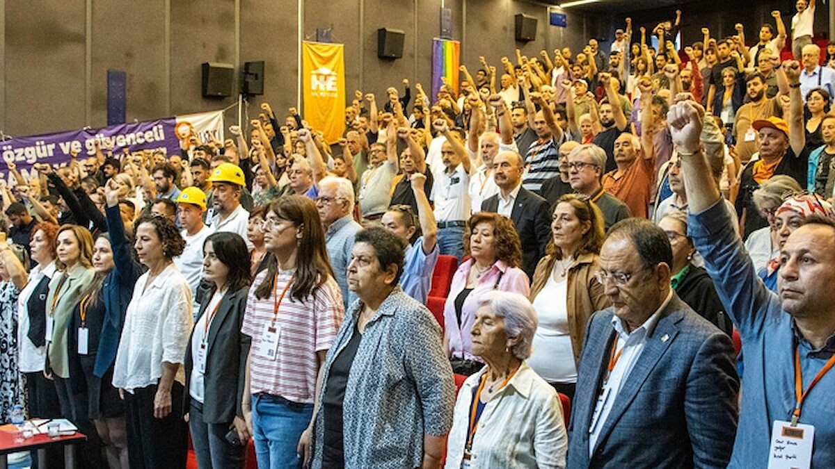Halkevleri CHP Milletvekili Orhan Sarıbal'ı İhraç Etti