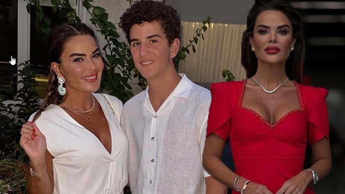Özlem Yıldız Oğlunun Mezuniyetinde Gözyaşlarını Tutamadı