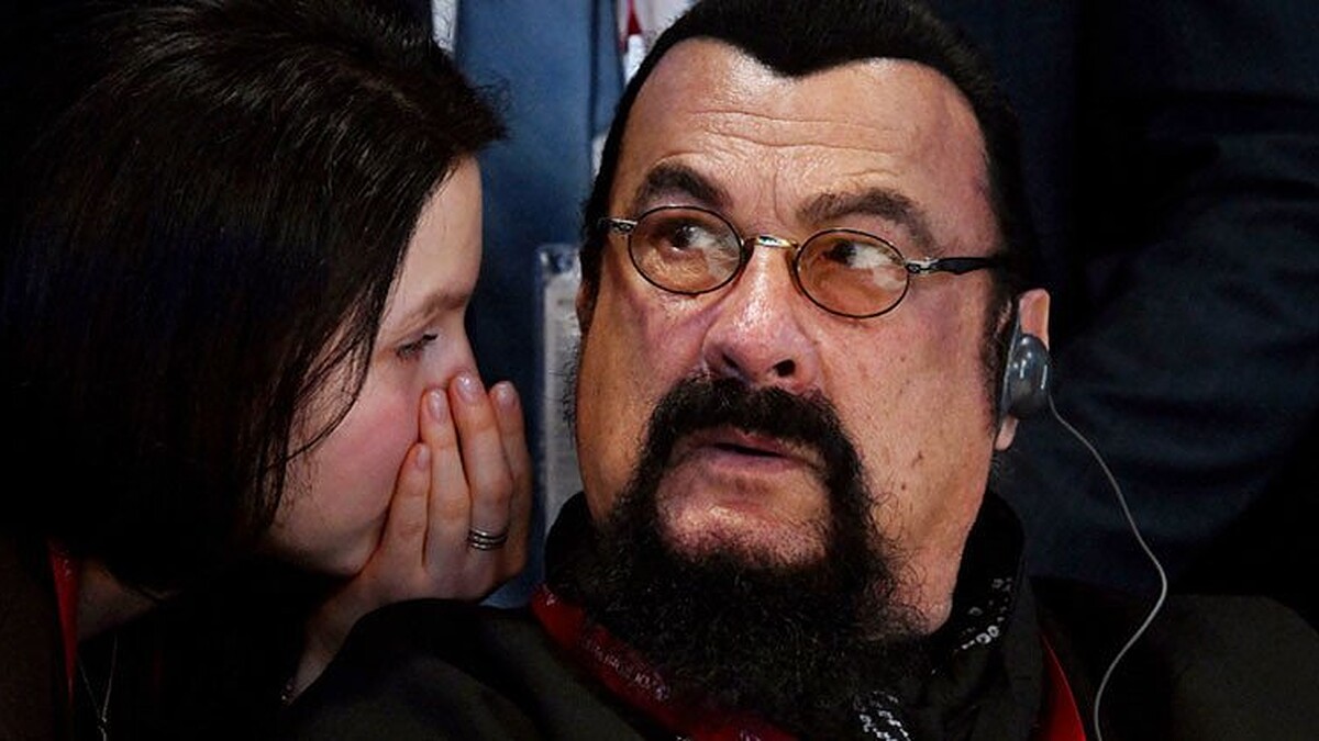 Steven Seagal St. Petersburg Ekonomi Forumunda Göründü