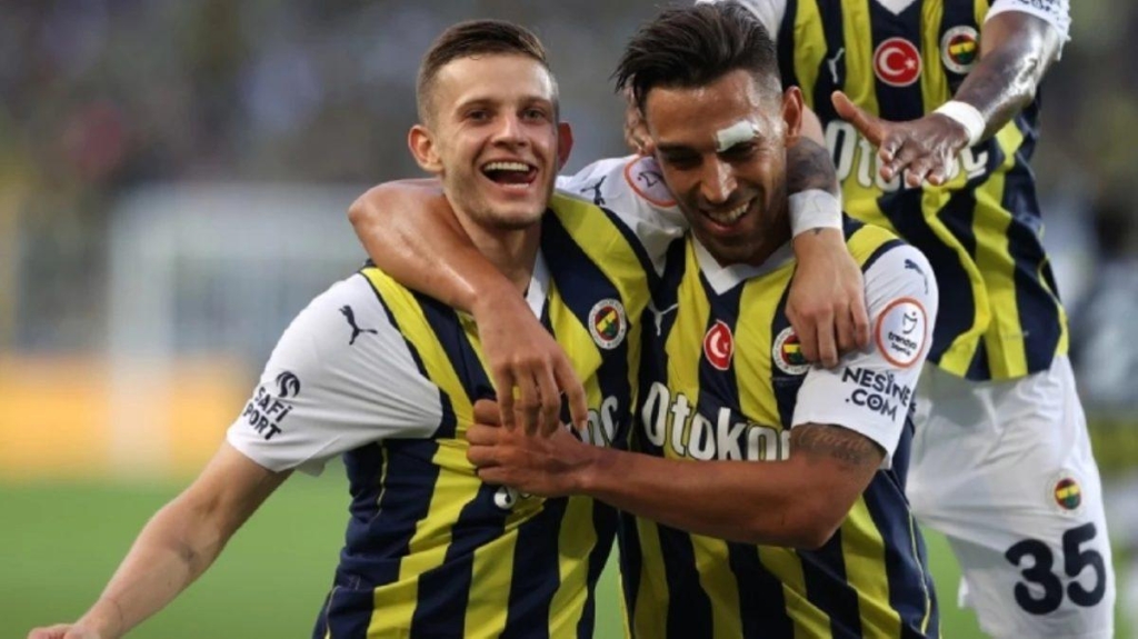 Fenerbahçe, Zorlu Maçta Antalyaspor'u 3-2 Mağlup Ederek Liderliğini Sürdürdü
