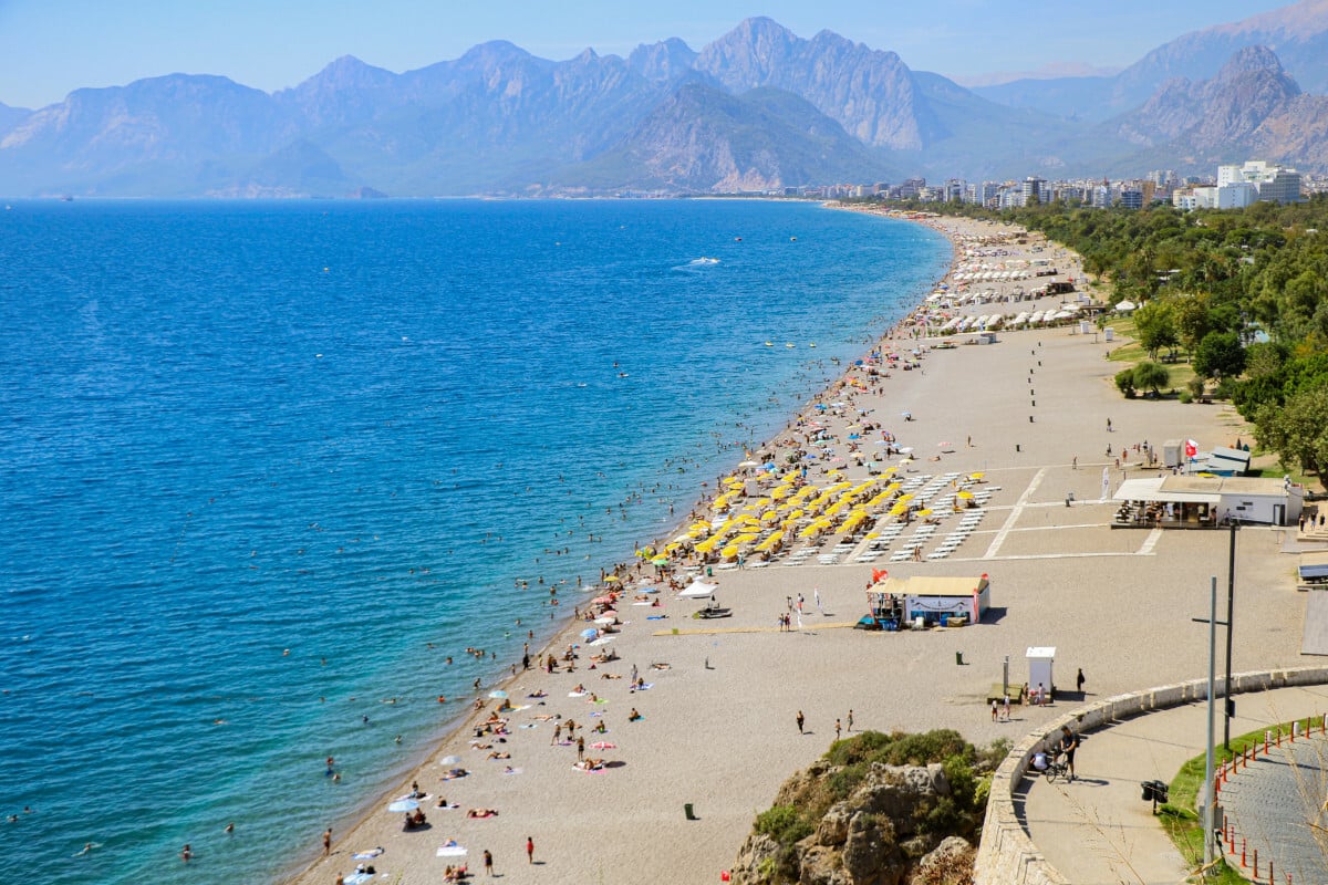 Antalya'da Sezon Devam Ediyor: Hava Sıcaklıkları Hala Yazın Etkisiyle Yüksek