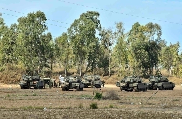 İsrail Tankları, Gazze'ye Kara Harekatı Yapmaya Hazırlanıyor!