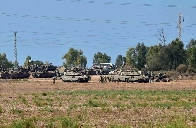 İsrail Tankları, Gazze'ye Kara Harekatı Yapmaya Hazırlanıyor!