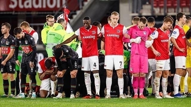 Az Alkmaar – Nec Nijmegen Maçında Bas Dost Kalp Krizi Geçirdi!