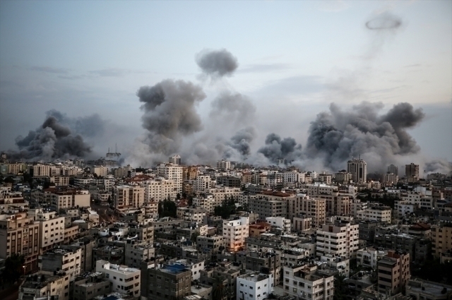 İsrail Donanması, Gazze Şeridi'ni Denizden Vurdu