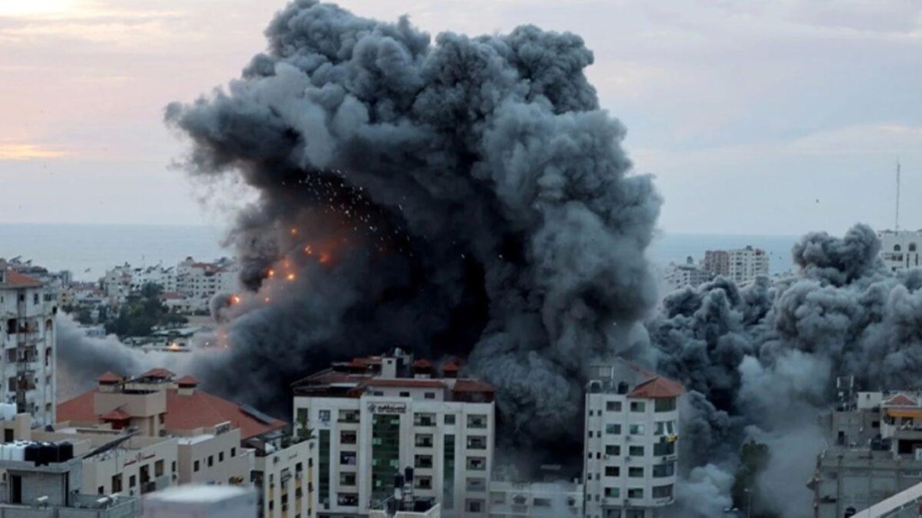 İsrail'in Gazze'deki Saldırıları: Atom Bombası Gücünde Patlayıcılar Kullanıldı