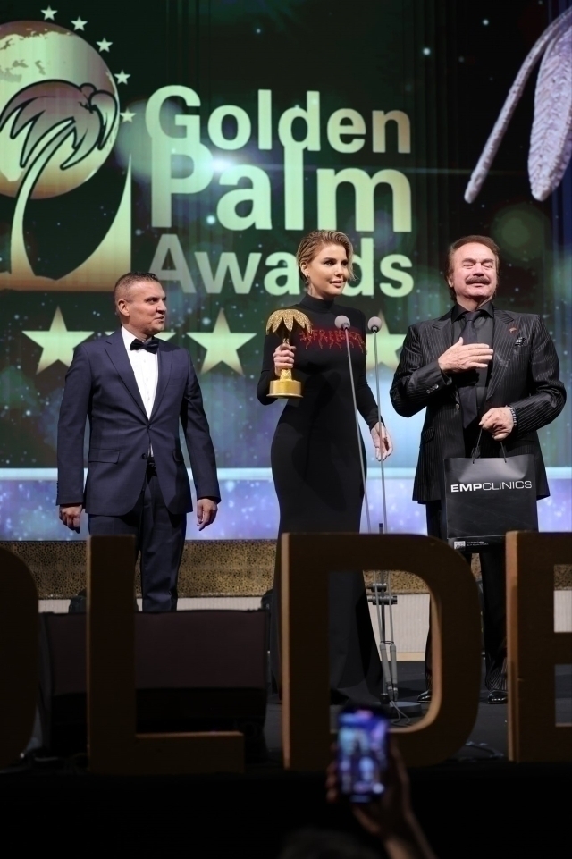 Gülben Ergen, Altın Palmiye Ödülü’nü Alarak Gazze’deki Çocuklara Seslendi
