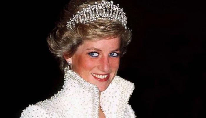 Prenses Diana'nın İkonik Elbisesi, Rekor Fiyata Müzayedede Satıldı!