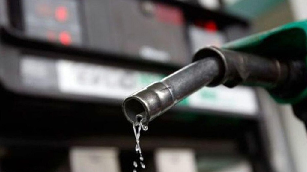 Petrol Fiyatları Düşüyor: Akaryakıt İndirimi Yolda!