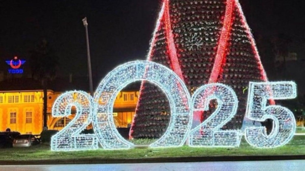 Dünya 2024 Yılına Girerken Adana 2025 Yılına Girecek!