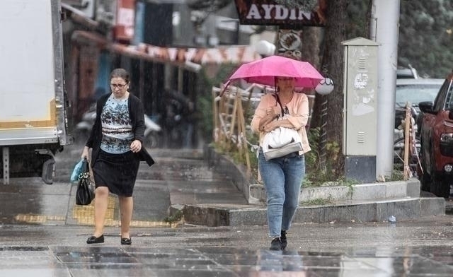 Meteoroloji'den İstanbul İçin Çok Şiddetli Yağış Uyarısı!