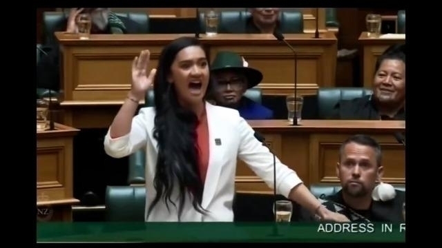 Yeni Zelandalı Milletvekili Mecliste Haka Dansı Yaptı