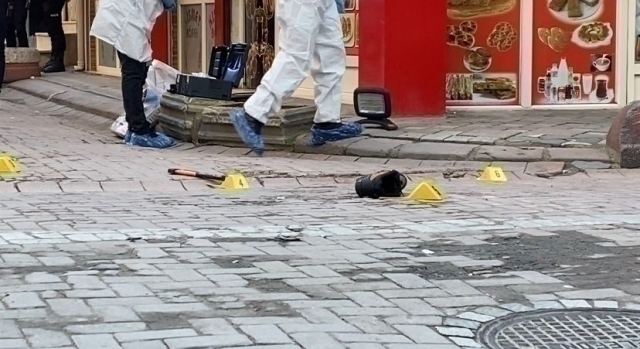 Zeytinburnu'nda Arkadaşının Kafasını Kesip Balkondan Attı!