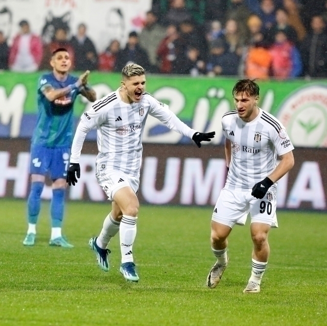 Beşiktaş, Trendyol Süper Lig'de Çaykur Rizespor Maçını 4-0 Kazandı!