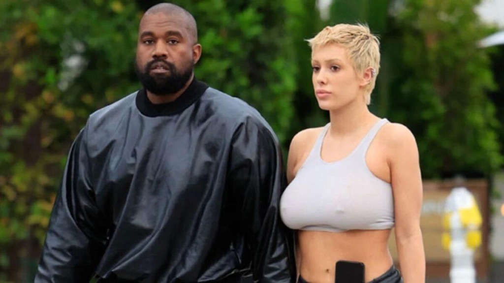 Kanye West Eşi Bianca Censori'nin Yarı Çıplak Pozlarını Paylaştı!