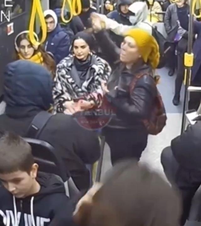 Otobüste Yer İsteyen Kadını Yumruklayarak Dövdü!