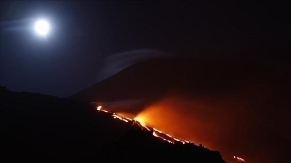 Japonya'daki Sakurajima Yanardağında Patlama!