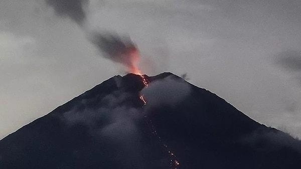 Japonya'daki Sakurajima Yanardağında Patlama!