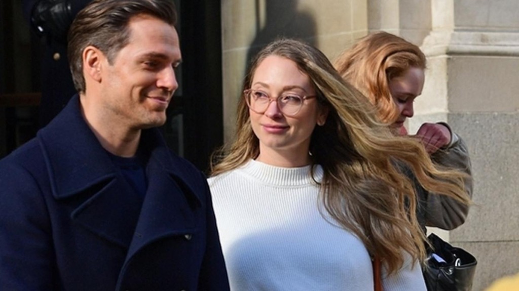 Henry Cavill Spotted Holding Hands With Girlfriend İn London