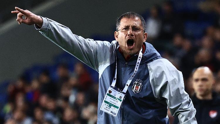 Beşiktaş Teknik Direktörü Serdar Topraktepe'den Oyunculara Uyarı: Şansınızı İyi Kullanın