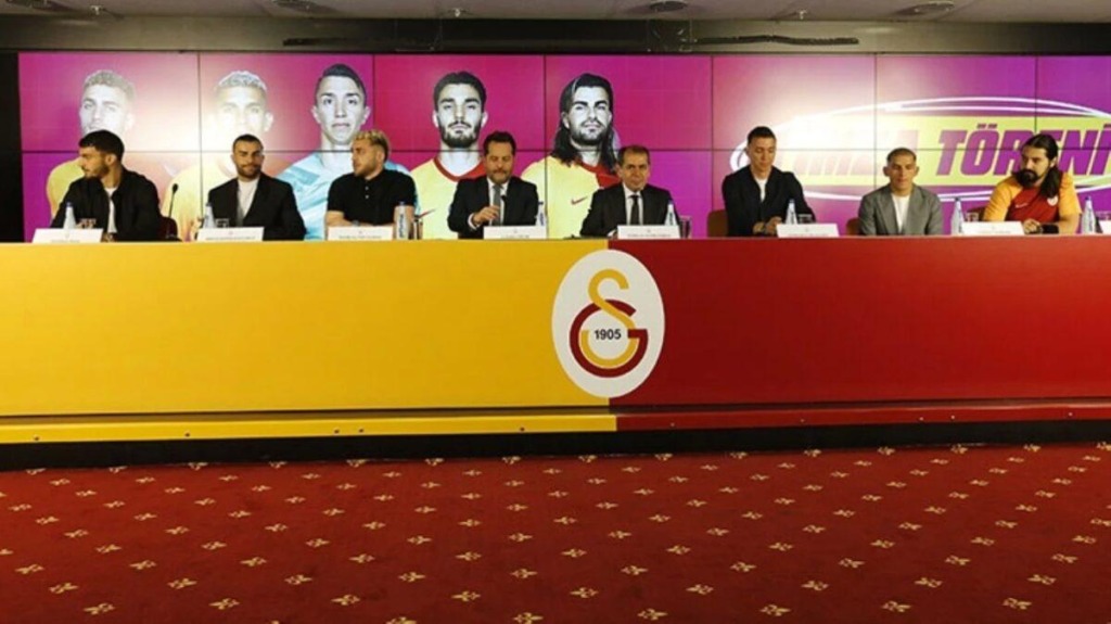 Galatasaray'tan İmza Töreninde Abdülkerim Bardakcı Ve Lucas Torreira'ya Övgü