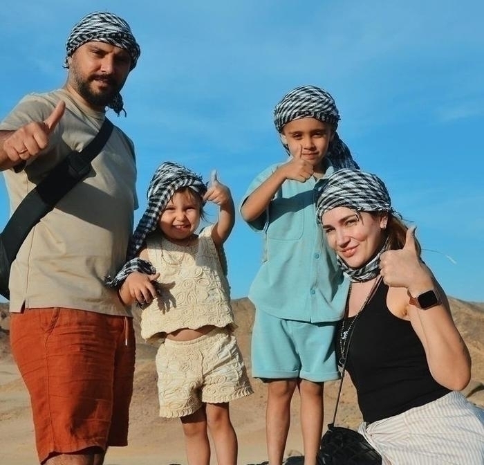 Alişan Ve Ailesi Mısır'da Mutluluk Pozu Verdi