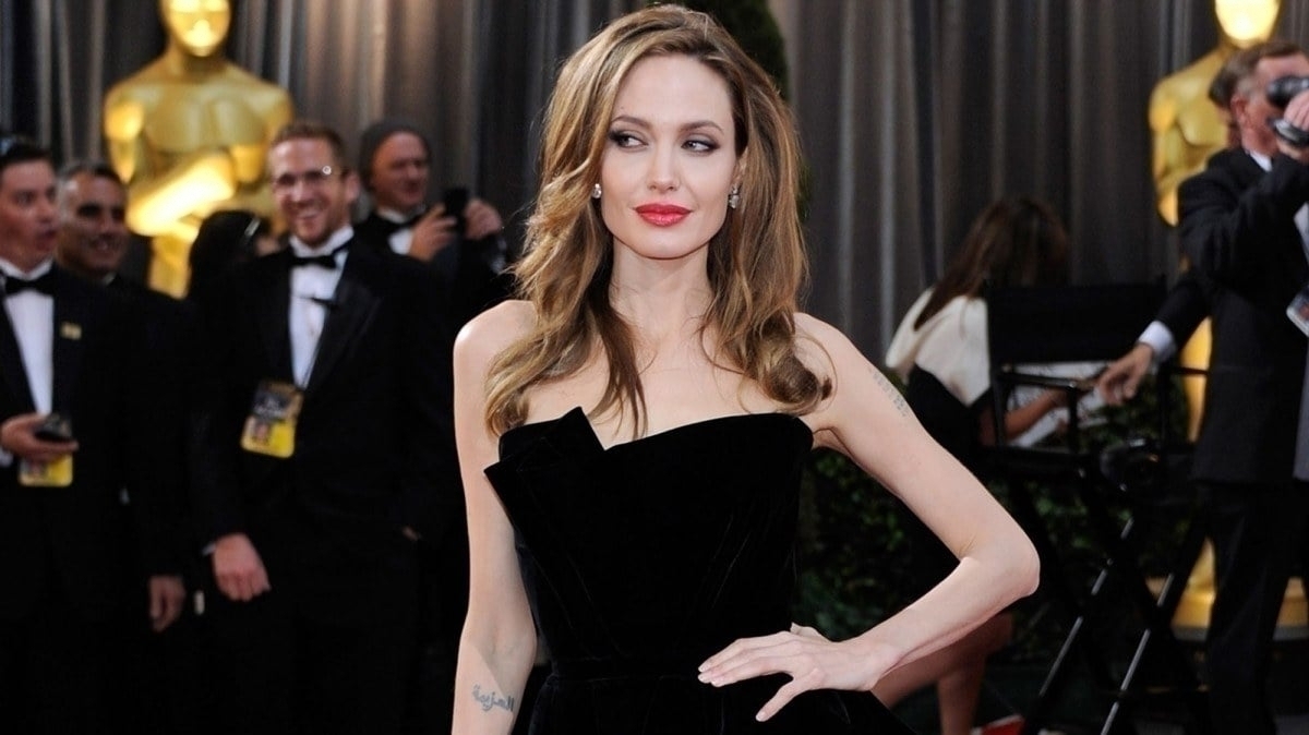 Angelina Jolie'nin Yeni Dövmesi: Stay Gold Ve The Outsiders Müzikali