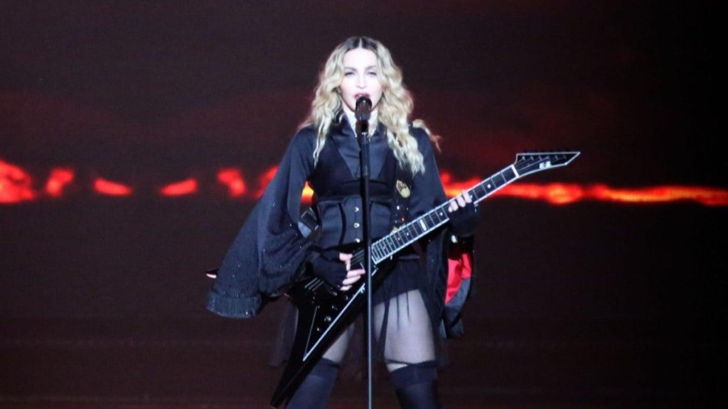 Madonna Hayranlarından İkinci Dava: Sahneye Geç Çıkma İddiası