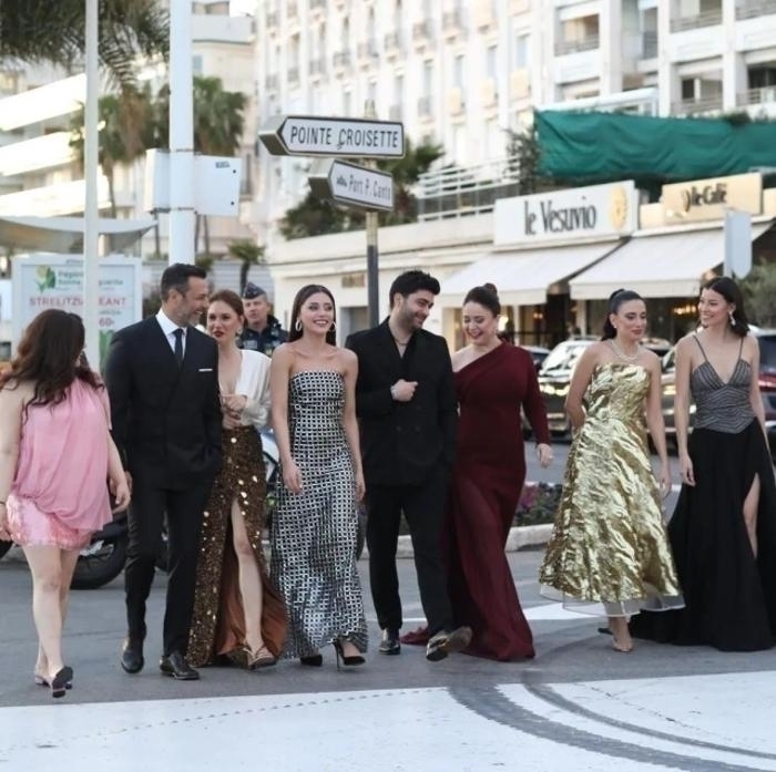 Ceren Karakoç'un Cannes Tarzı Kıyafeti Sosyal Medyada Eleştiri Topladı